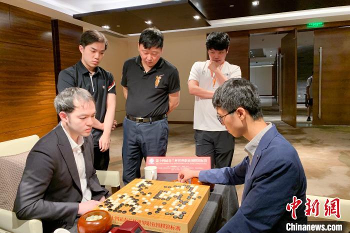 第十四届“春兰杯”在渝举行 韩国棋手卞相壹首战告捷