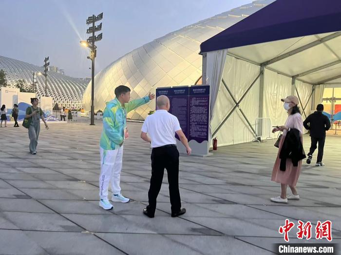 （杭州亚运会）建设者变志愿者：蓝色泳池绽放青春之花