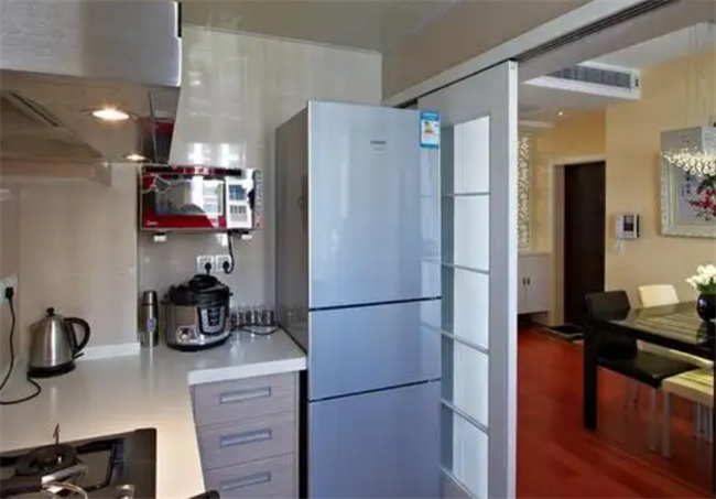 冰箱放在什么位置合适冰箱放在家里的什么位置好(冰箱应该放在家里的何处是最好的位置)