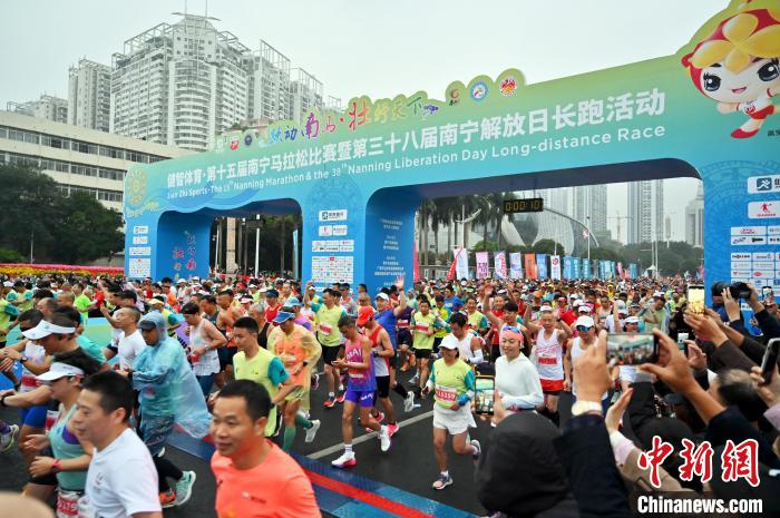 3万人竞逐南宁马拉松赛 非洲选手包揽冠军