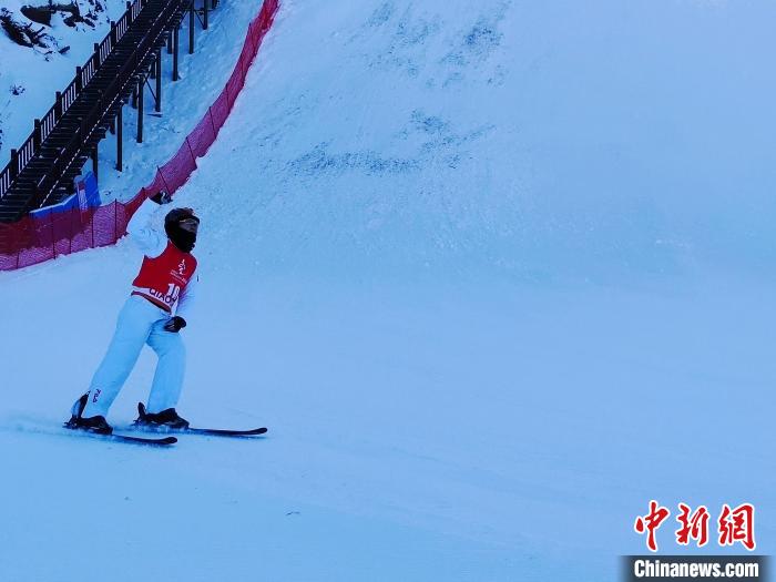 全国自由式滑雪空中技巧锦标赛女子公开赛徐梦桃摘冠