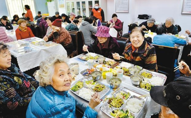 基层和完善统筹城乡的民生保障制度