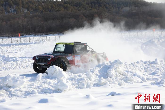 中国最北冰雪汽车越野赛开赛 100余辆赛车竞技