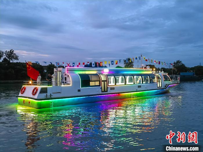 大运河杭州上新：首艘绿色新能源公交船将投用服务亚运