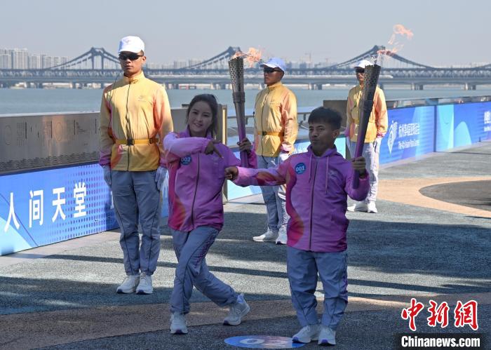 杭州亚残运会火炬传递最后一站在杭州萧山举行