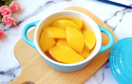 自制的黄桃罐头能放多久不坏自己做的黄桃罐头能保存多长时间(自制的黄桃罐头保质期一般多久)