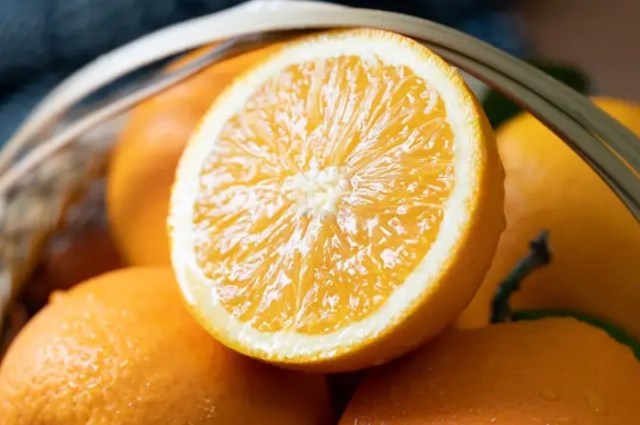 蒸橙子用什么锅比较好蒸橙子可以用铁锅蒸吗(蒸橙子要放水吗)
