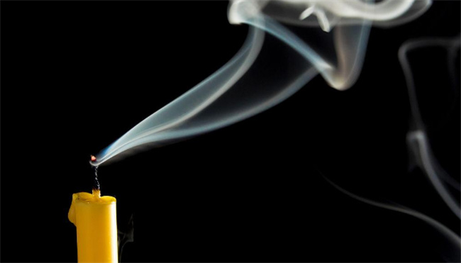 熄灭蜡烛后有一股白烟能重新燃烧说明白烟是什么