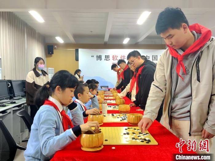 福州兴起围棋热：小棋手乐在“棋”中