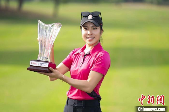 中国女子高尔夫球公开赛收杆  叶雷夺职业首冠