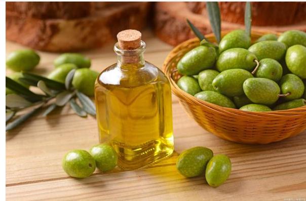 橄榄油含脂肪高吗橄榄油含有哪些成分(橄榄油含脂肪吗?)